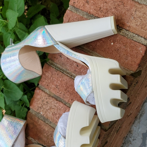 5/$25 - Wild diva platform heels sz. 8 - Picture 6 of 10